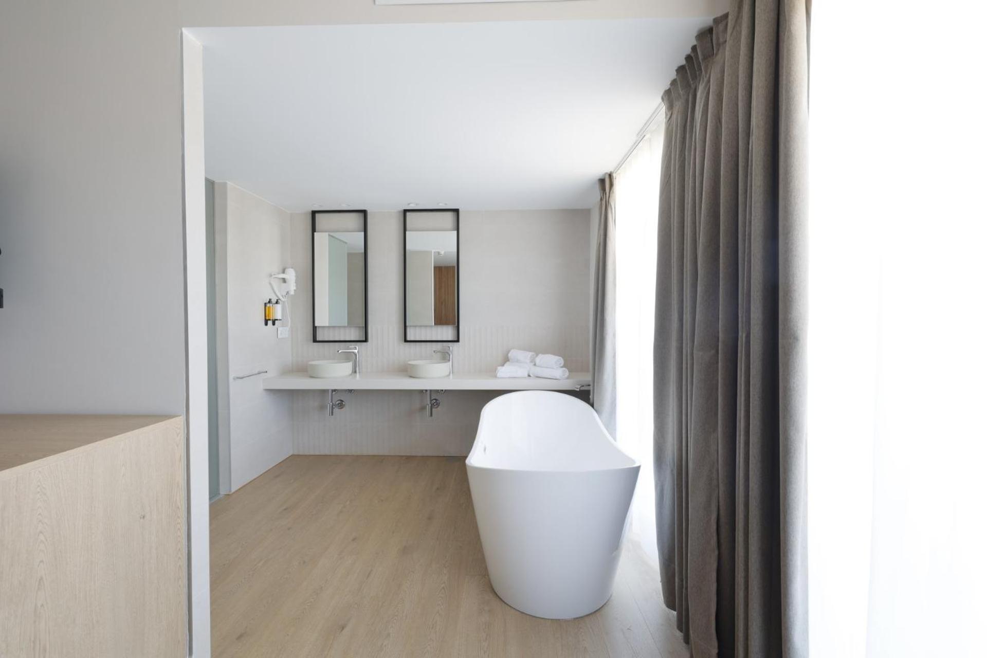 Hotel H4 Cangas 3 Superior Buitenkant foto