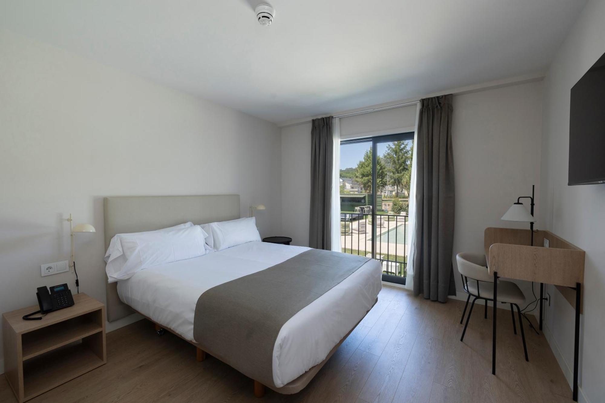Hotel H4 Cangas 3 Superior Buitenkant foto