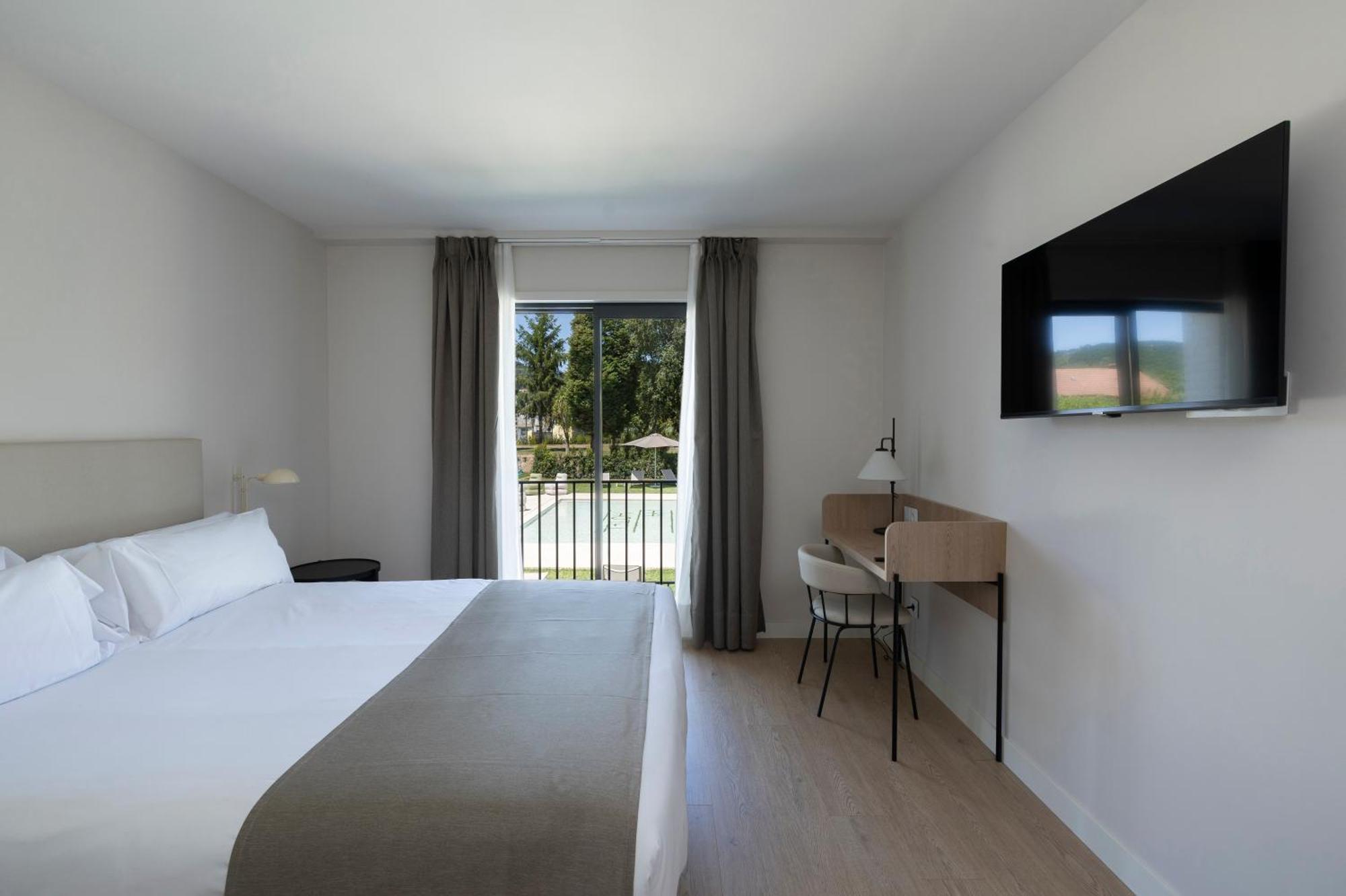 Hotel H4 Cangas 3 Superior Buitenkant foto