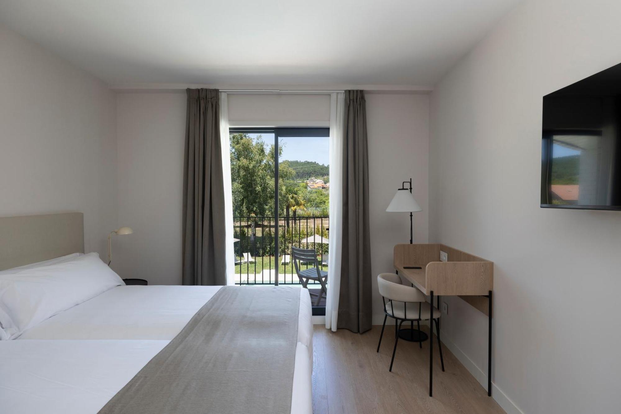 Hotel H4 Cangas 3 Superior Buitenkant foto